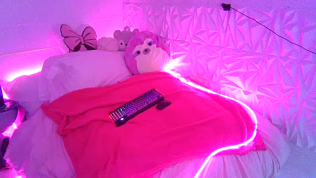 Moongirl117 online show from 28, 2, 2026