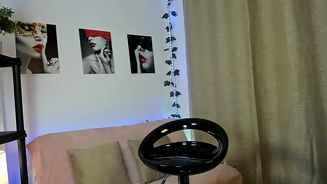 Snapshot of Rebeca_Marchetti chatting on 17, 4, 2026 Rebeca Marchetti online show from 17, 4, 2026