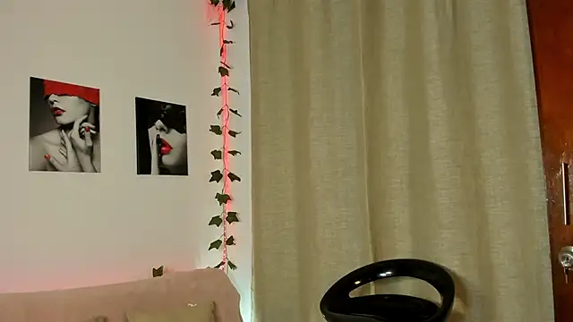 Snapshot of Rebeca_Marchetti chatting on 28, 4, 2026 Rebeca Marchetti online show from 28, 4, 2026