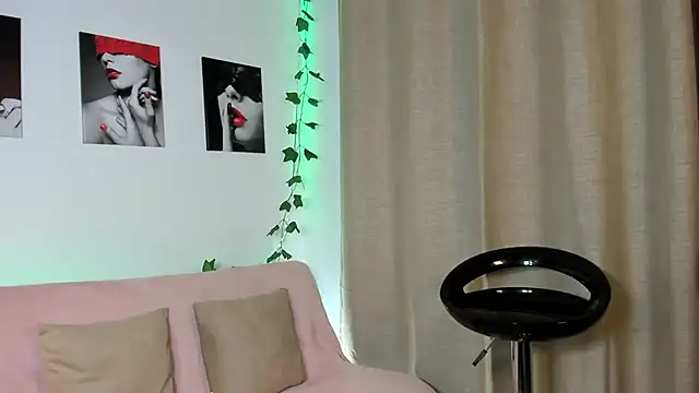 Snapshot of Rebeca_Marchetti chatting on 1, 5, 2026 Rebeca Marchetti online show from 1, 5, 2026