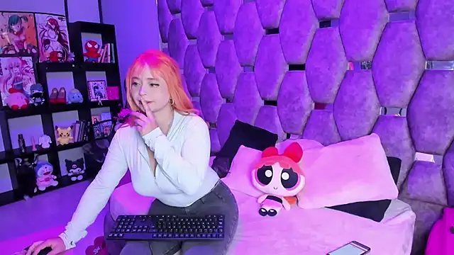 Maky Coss online show from 7, 4, 2026