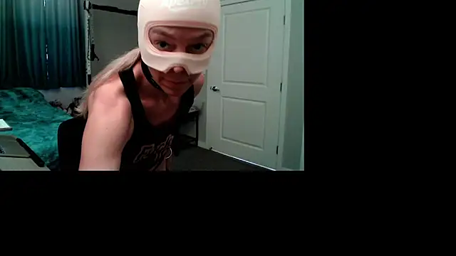 Snapshot of shadowpleasures4u chatting on 18, 5, 2026 shadowpleasures4u online show from 18, 5, 2026