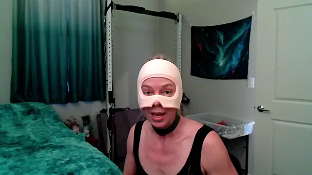 Snapshot of shadowpleasures4u chatting on 21, 5, 2026 shadowpleasures4u online show from 21, 5, 2026