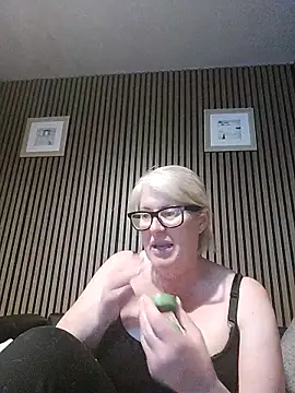 FlirtyFleur-x online show from 5, 6, 2026