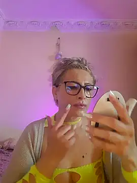 Snapshot of LunaBlaise chatting on 4, 5, 2026 LunaBlaise online show from 4, 5, 2026