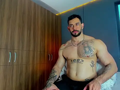 Snapshot of massimo_visconti chatting on 6, 3, 2026 massimo visconti online show from 6, 3, 2026