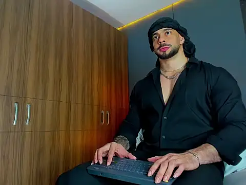 Snapshot of massimo_visconti chatting on 7, 3, 2026 massimo visconti online show from 7, 3, 2026