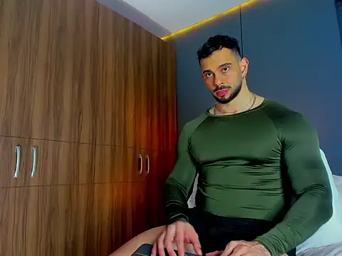 Snapshot of massimo_visconti chatting on 7, 3, 2026 massimo visconti online show from 7, 3, 2026