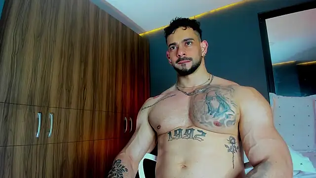 Snapshot of massimo_visconti chatting on 1, 4, 2026 massimo visconti online show from 1, 4, 2026