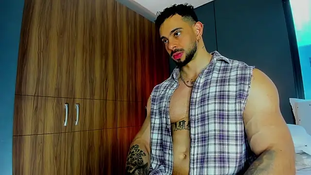 Snapshot of massimo_visconti chatting on 2, 4, 2026 massimo visconti online show from 2, 4, 2026