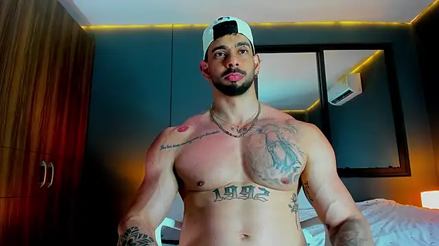 Snapshot of massimo_visconti chatting on 5, 4, 2026 massimo visconti online show from 5, 4, 2026