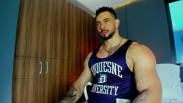 Snapshot of massimo_visconti chatting on 5, 4, 2026 massimo visconti online show from 5, 4, 2026