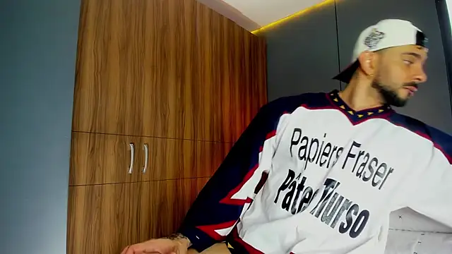 Snapshot of massimo_visconti chatting on 6, 4, 2026 massimo visconti online show from 6, 4, 2026