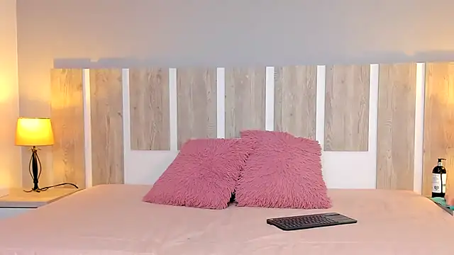 EmilySearss online show from 2, 4, 2026