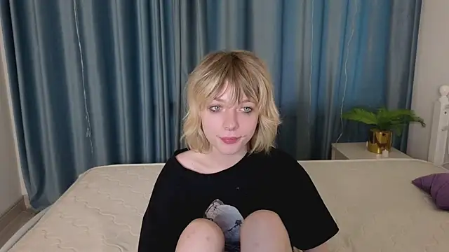 Snapshot of MollySally chatting on 10, 5, 2026 MollySally online show from 10, 5, 2026