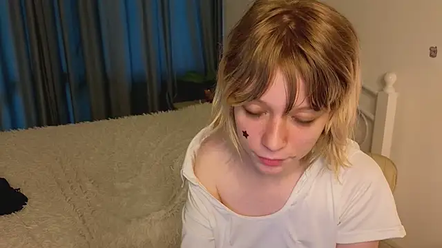 Snapshot of MollySally chatting on 6, 6, 2026 MollySally online show from 6, 6, 2026