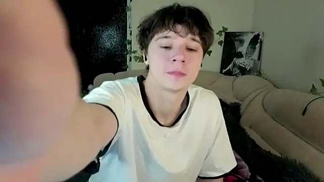 Snapshot of AnthonyCuutie chatting on 5, 4, 2026 AnthonyCuutie online show from 5, 4, 2026