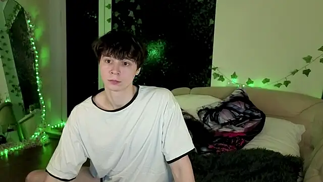 Snapshot of AnthonyCuutie chatting on 15, 4, 2026 AnthonyCuutie online show from 15, 4, 2026