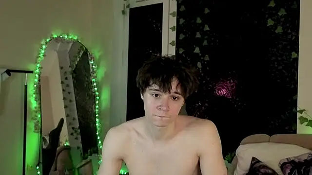 Snapshot of AnthonyCuutie chatting on 15, 4, 2026 AnthonyCuutie online show from 15, 4, 2026