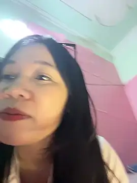 Snapshot of Leeeeiu chatting on 23, 4, 2026 Leeeeiu online show from 23, 4, 2026