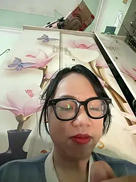 Leeeeiu online show from 22, 7, 2026