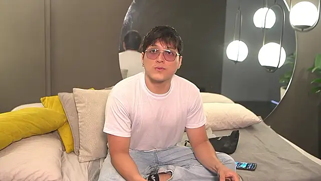 Mia and Belmonth online show from 18, 3, 2026