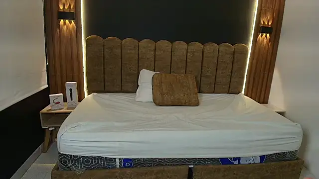 AmbarLee  online show from 5, 4, 2026