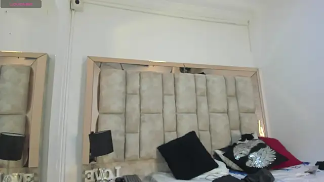 Titan Moreno  online show from 31, 3, 2026