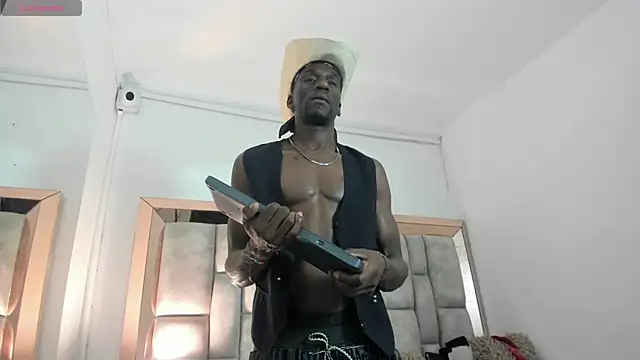 Titan Moreno  online show from 25, 5, 2026