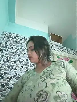 Snapshot of Beauty-3 chatting on 7, 7, 2026 Beauty-3 online show from 7, 7, 2026