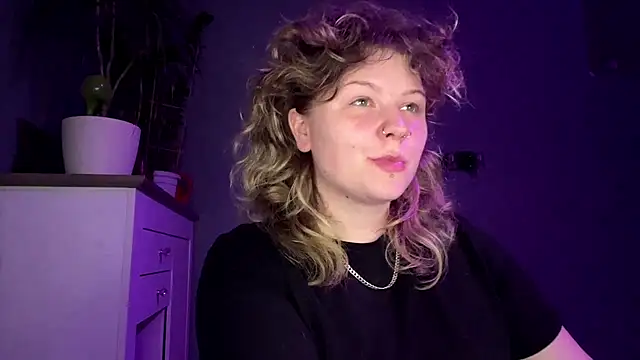 Snapshot of YoungAlina chatting on 20, 7, 2026 YoungAlina online show from 20, 7, 2026
