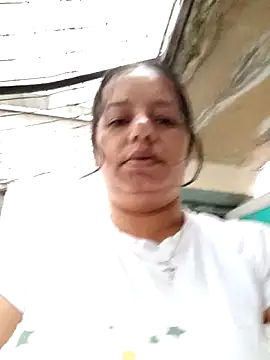 Snapshot of roxana_e43 chatting on 23, 6, 2026 roxana e43 online show from 23, 6, 2026