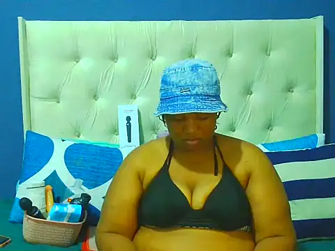 Snapshot of Cuddle_Zee chatting on 1, 3, 2026 Cuddle Zee online show from 1, 3, 2026