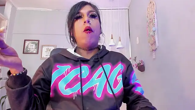 Nahomy Collins  online show from 25, 3, 2026