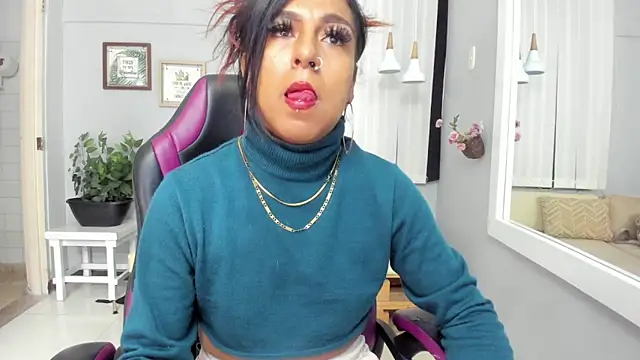 Nahomy Collins  online show from 12, 5, 2026
