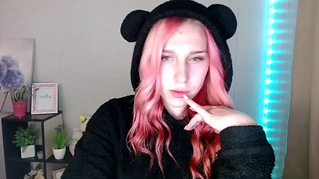 Scarlett lil online show from 20, 4, 2026