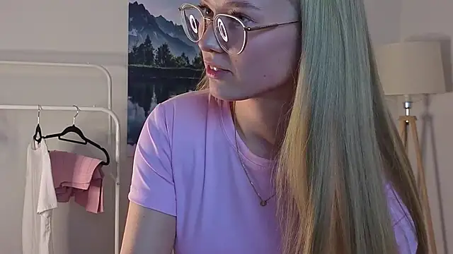 Snapshot of RethaSteimer chatting on 3, 3, 2026 RethaSteimer online show from 3, 3, 2026