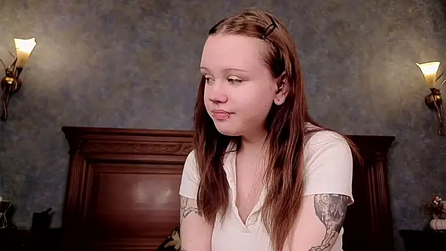 Snapshot of LeahAllsop chatting on 21, 6, 2026 LeahAllsop online show from 21, 6, 2026