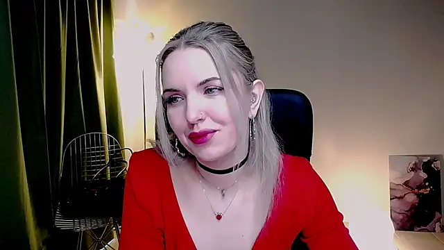 Snapshot of AliceSmite chatting on 7, 4, 2026 AliceSmite online show from 7, 4, 2026
