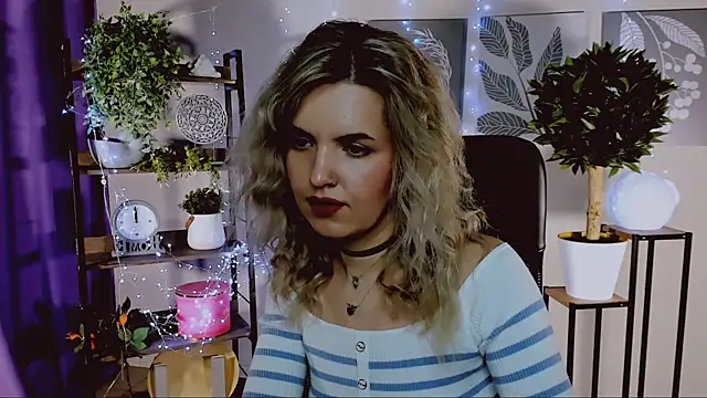 Snapshot of AliceSmite chatting on 12, 4, 2026 AliceSmite online show from 12, 4, 2026