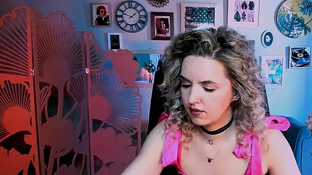 Snapshot of AliceSmite chatting on 9, 6, 2026 AliceSmite online show from 9, 6, 2026
