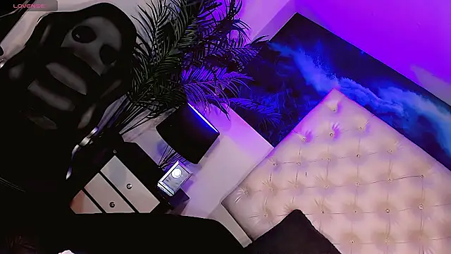 Snapshot of Valentiina_Foxx chatting on 4, 7, 2026 Valentiina Foxx online show from 4, 7, 2026