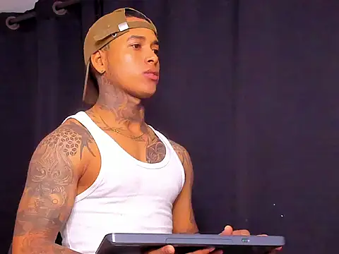 Snapshot of tyler_bell_ chatting on 4, 3, 2026 tyler bell online show from 4, 3, 2026