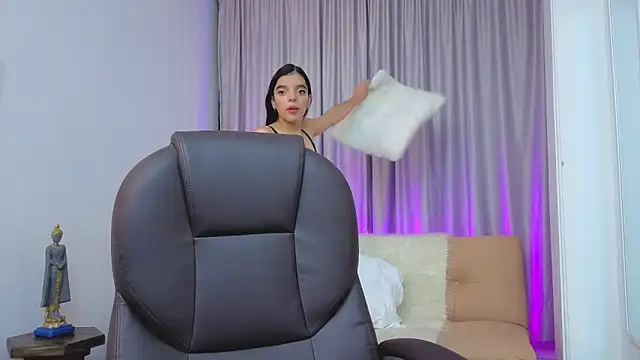 Thalia parkerr  online show from 16, 4, 2026