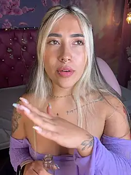 Snapshot of ManuelaVeeleez chatting on 5, 7, 2026 ManuelaVeeleez online show from 5, 7, 2026