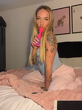 sugarbabydollxo online show from 4, 3, 2026