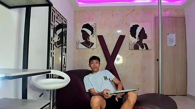 SKINNY BOYXXX online show from 25, 3, 2026