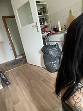 SkinnyLilly online show from 3, 6, 2026