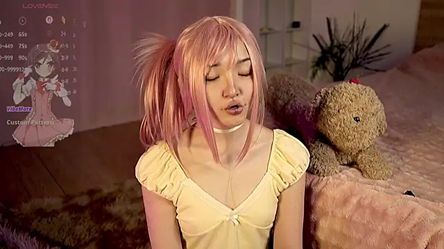 Snapshot of Linhmew chatting on 3, 7, 2026 Linhmew online show from 3, 7, 2026