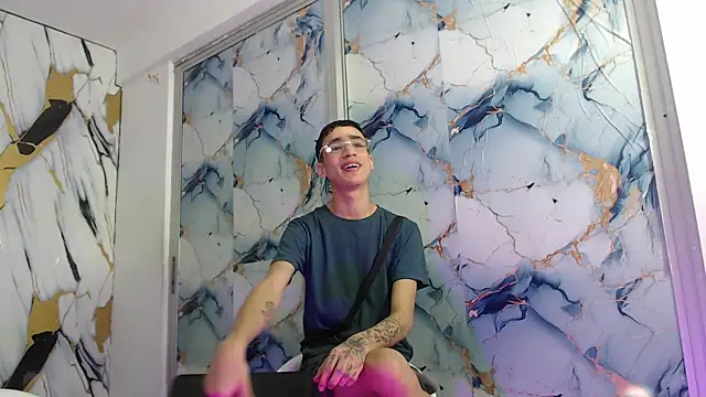 SKYN MAN online show from 23, 4, 2026